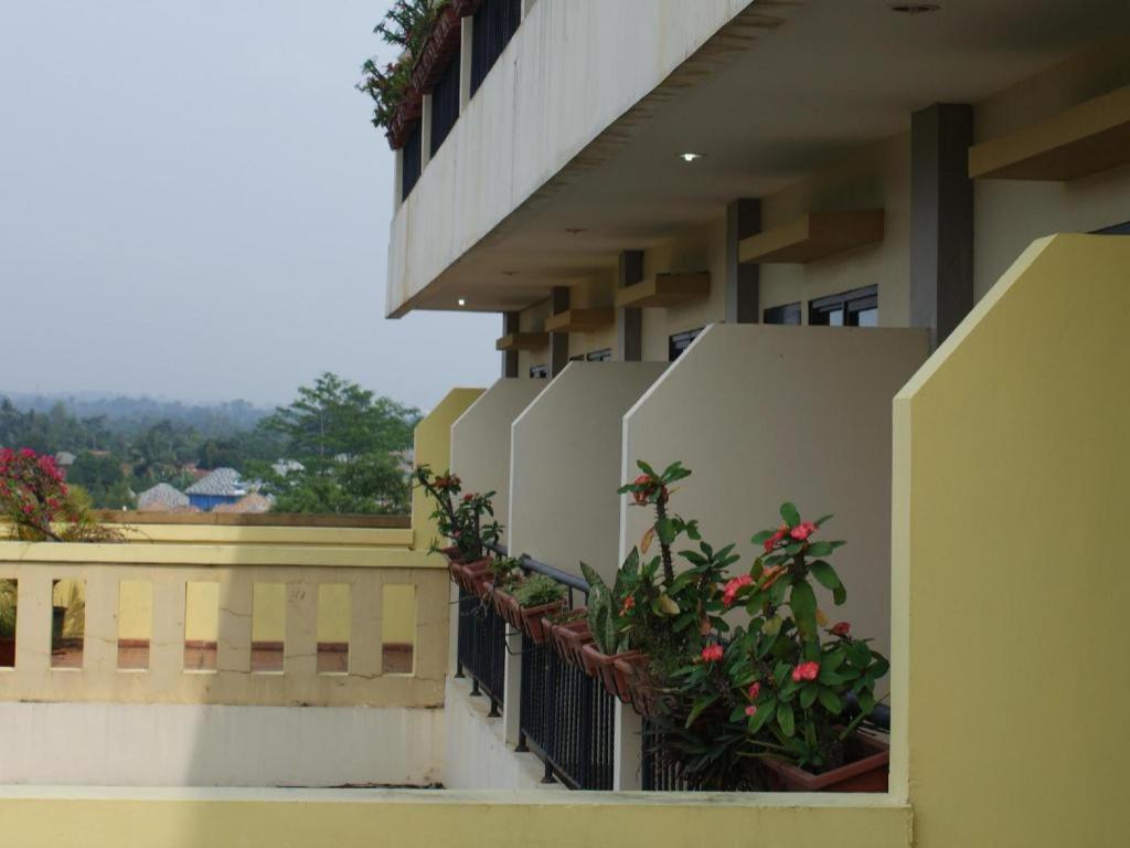 Hotel Wattana Sentul 2*