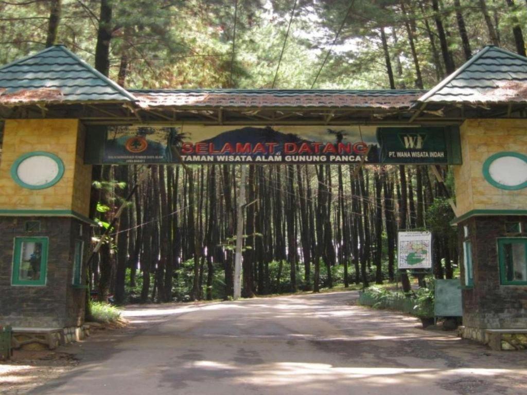 Hotel Wattana Sentul 2*