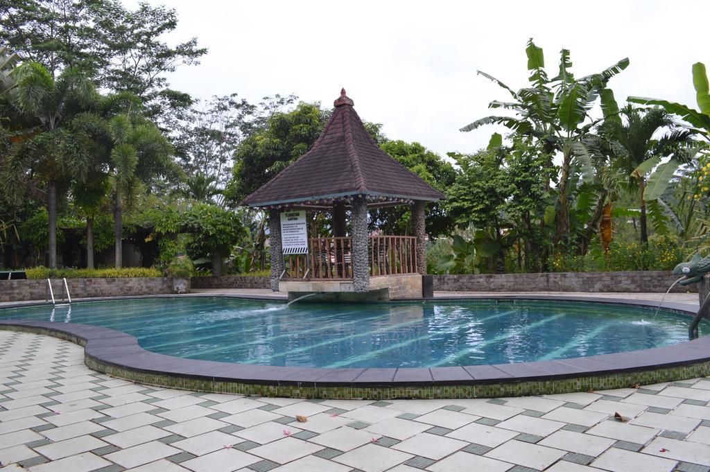 Hotel Wattana Sentul 2*