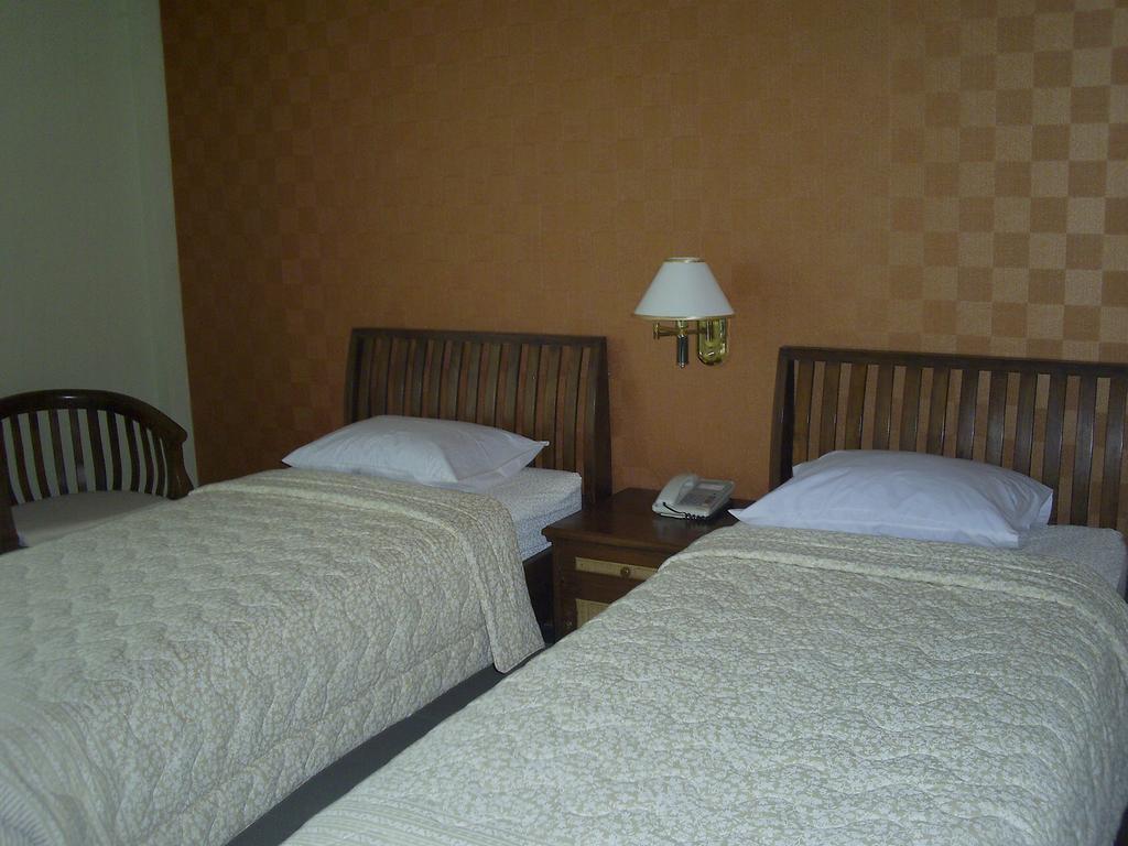 Hotel Wattana Sentul 2*