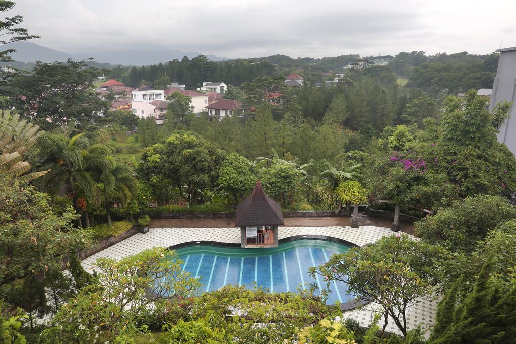 Hotel Wattana Sentul 2*