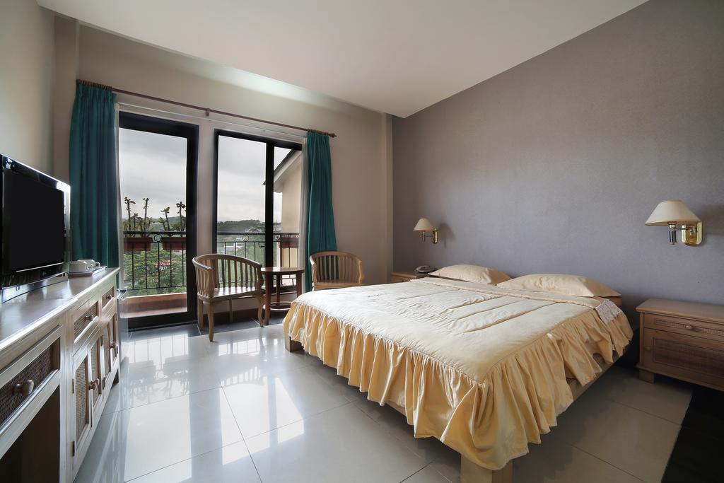 Hotel Wattana Sentul 2*