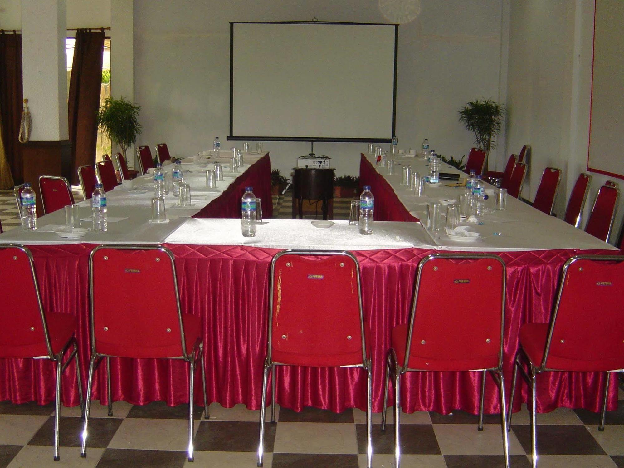Wattana Sentul Hotel 2*